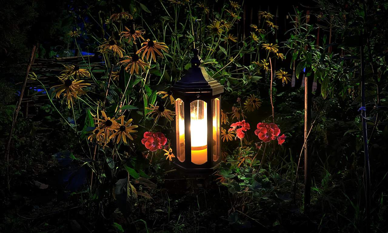 Jakie lampy wybrać do ogrodu?