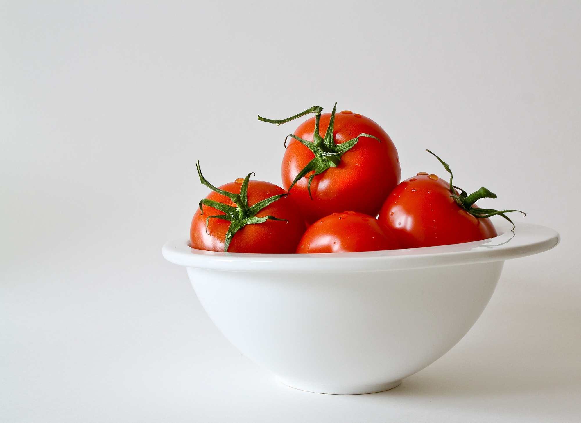 Nawozy do pomidorów – kiedy i czym najlepiej nawozić?