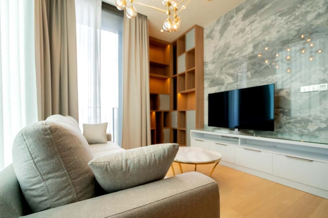 Jak wybrać idealne meble do salonu z myślą o komforcie oglądania telewizji?