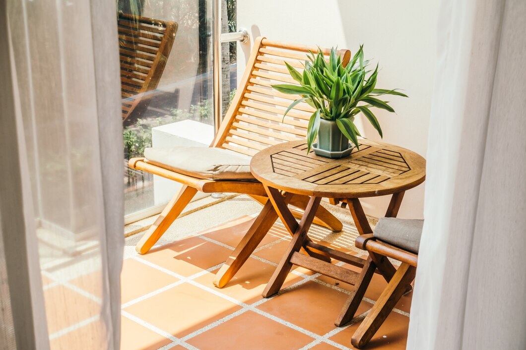 Optymalne wykorzystanie małych przestrzeni – stylowe stoliki balkonowe i ich zastosowanie