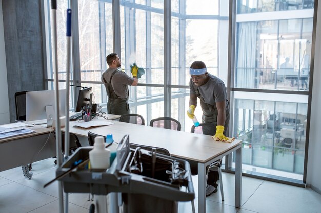 Jak profesjonalne usługi sprzątania wpływają na bezpieczeństwo pacjentów w placówkach medycznych?